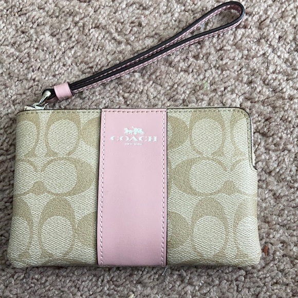 Coach Handbags - NWT Coach Signature Corner Zip Wristlet